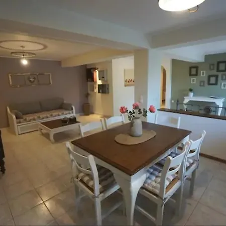 My Home, 2 Bedroom House With Bbq And Garden בית נופש