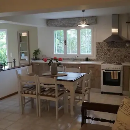 בית נופש My Home, 2 Bedroom House With Bbq And Garden