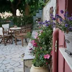 My Home, 2 Bedroom House With Bbq And Garden Divarata