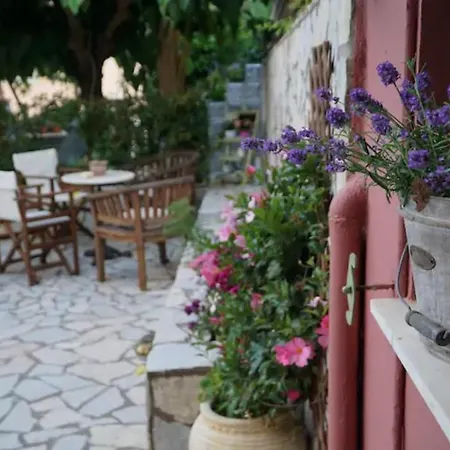 My Home, 2 Bedroom House With Bbq And Garden Divarata