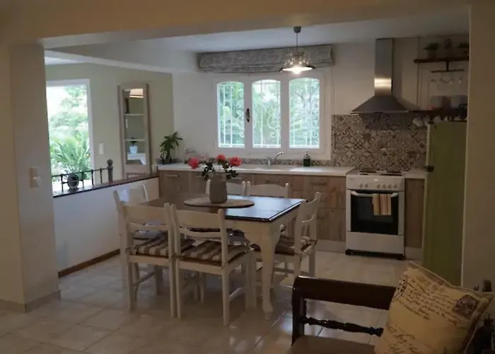 Nyaraló My Home, 2 Bedroom House With Bbq And Garden