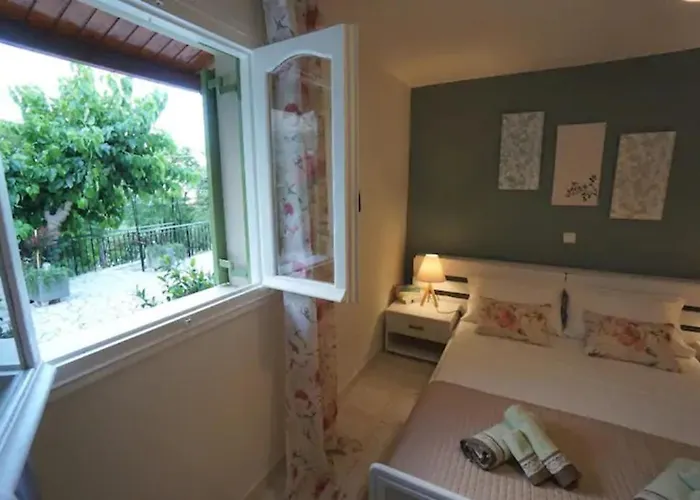 Nyaraló My Home, 2 Bedroom House With Bbq And Garden