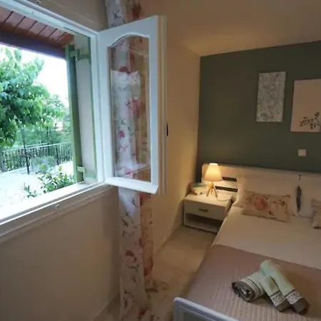 Vakantiehuis My Home, 2 Bedroom House With Bbq And Garden